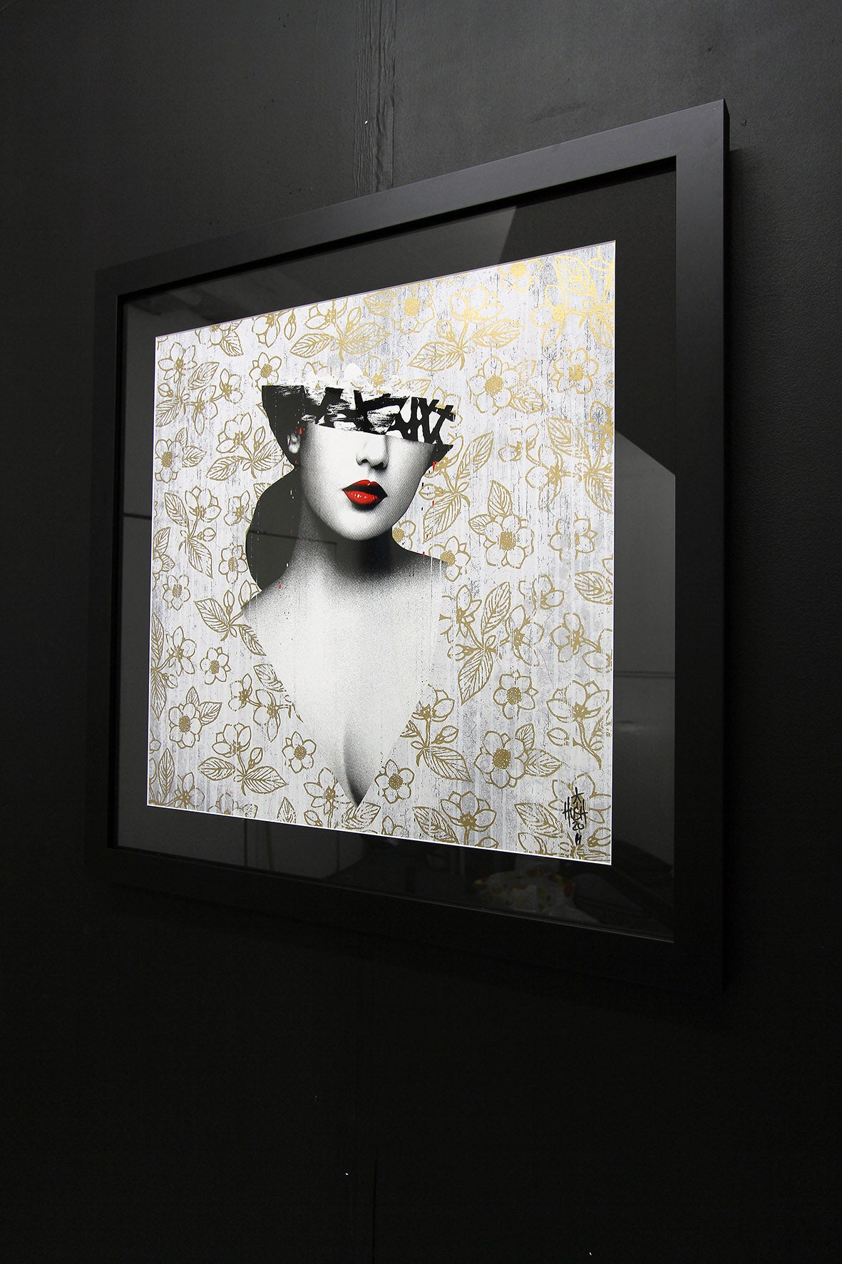 Le Buste III (GOLD)  by Hush